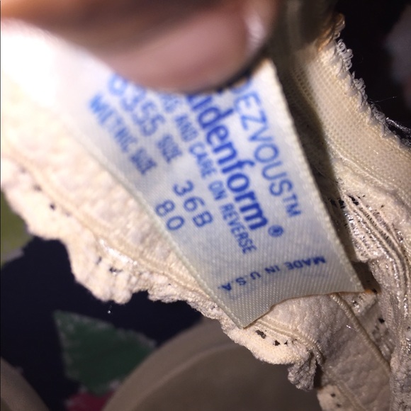 Black and white lace bra - Picture 2 of 2